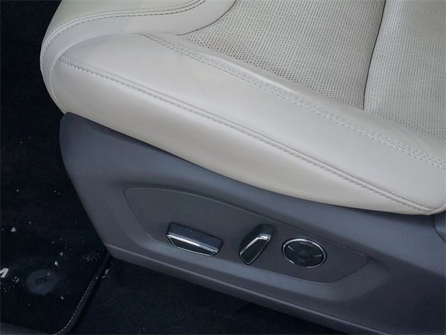 Certified 2020 Ford Explorer Platinum w/ Premium Technology Package image 14