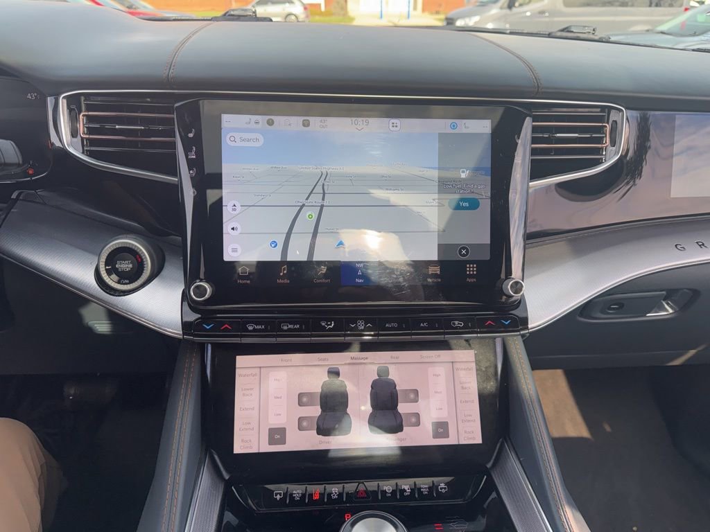 Used 2022 Jeep Grand Wagoneer Series III w/ Rear Seat Video Group 1 image 16