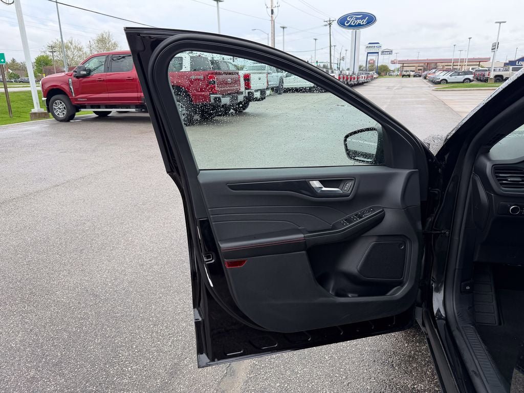 Certified 2025 Ford Escape ST-Line AWD/4WD image 11