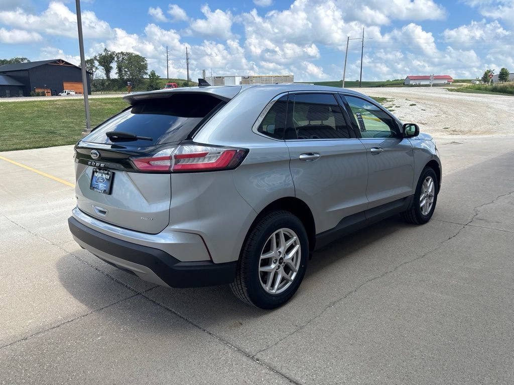Certified 2024 Ford Edge SEL w/ Convenience Package AWD/4WD image 4