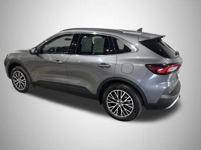 Certified 2025 Ford Escape SE w/ Class II Trailer Tow Package image 3