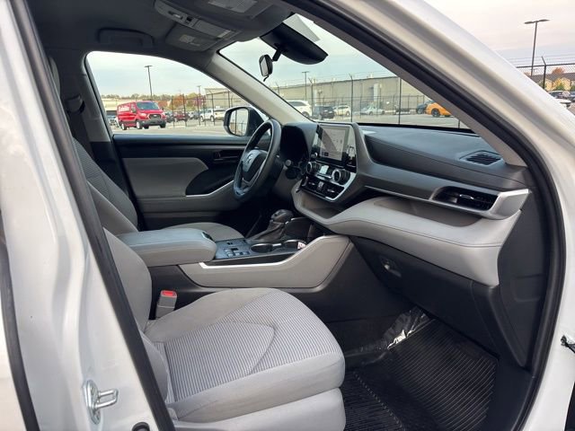 Used 2023 Toyota Highlander L image 10