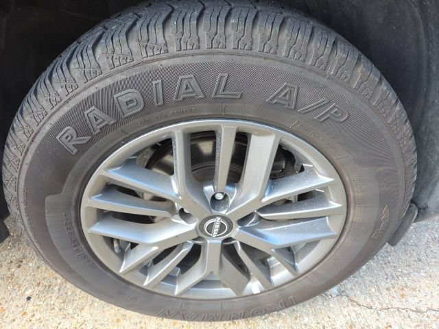 Used 2024 Nissan Rogue S AWD/4WD image 11