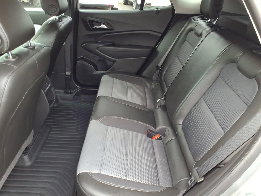 Used 2025 Chevrolet Trax LT w/ LT Convenience Package image 13