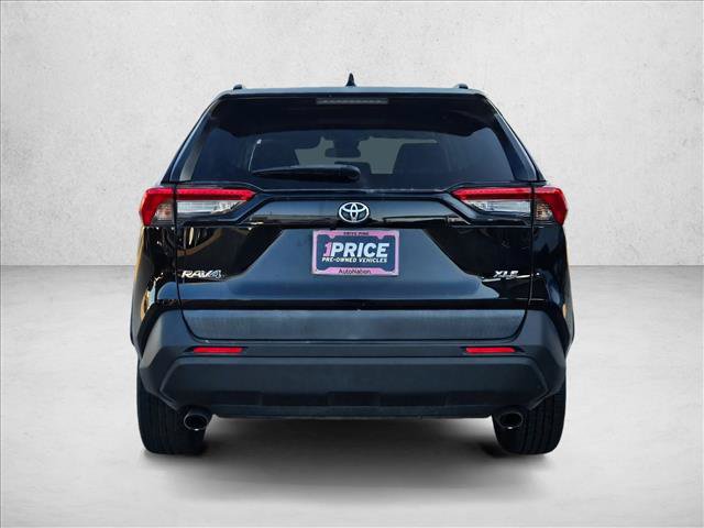 Used 2020 Toyota RAV4 XLE Premium FWD image 6