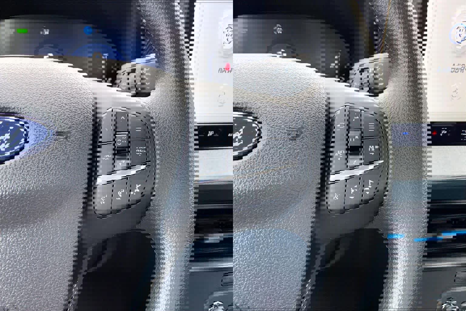 Certified 2025 Ford Maverick XLT image 24