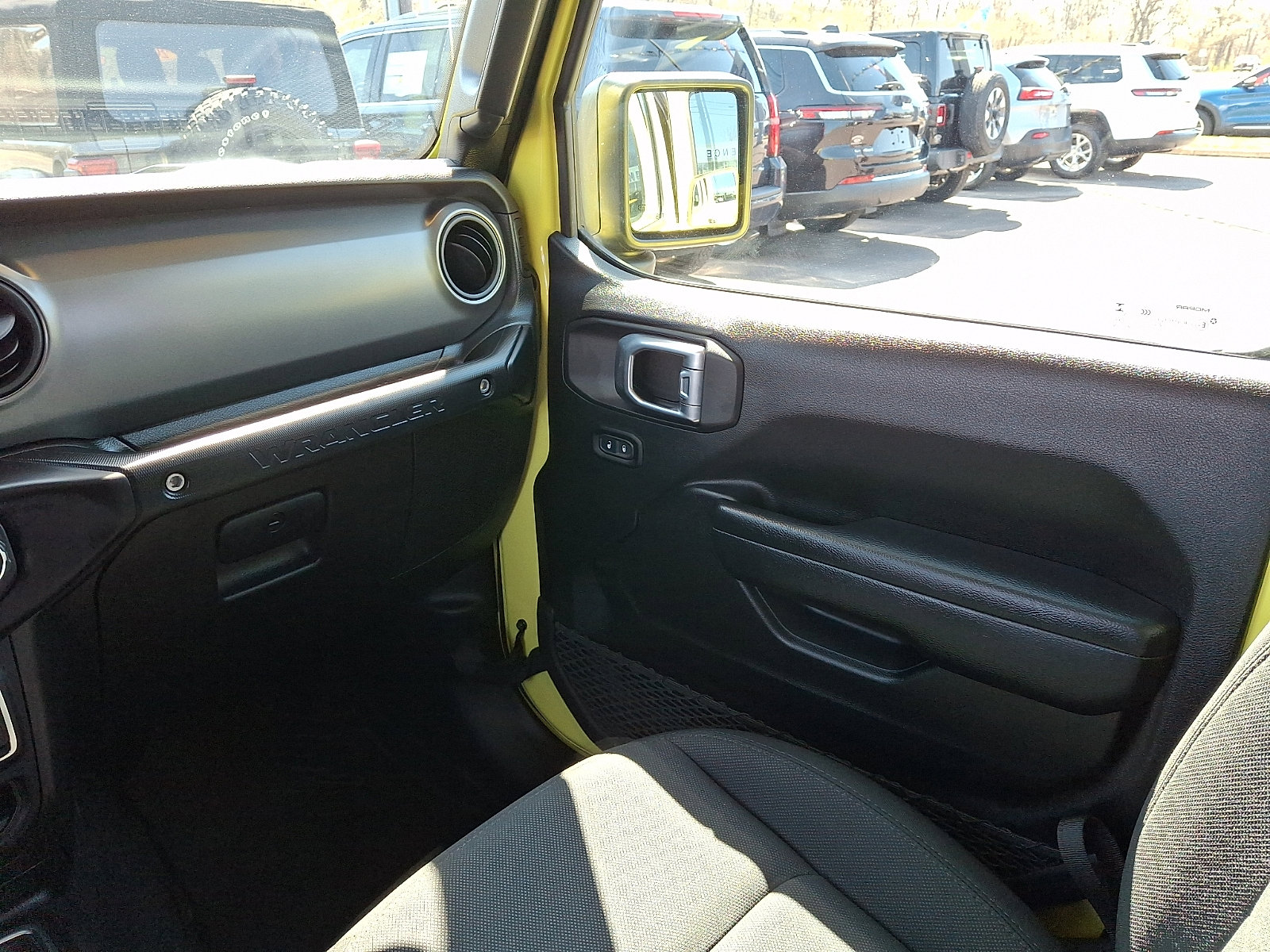 Used 2023 Jeep Wrangler Willys AWD/4WD image 16