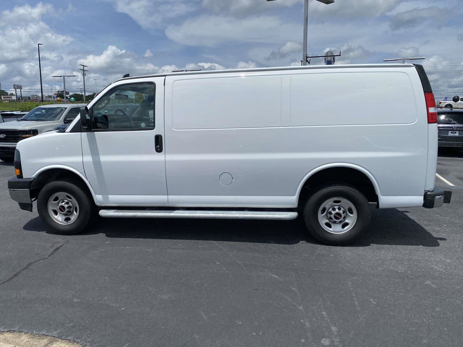 Used 2024 GMC Savana 2500 w/ Driver Convenience Package RWD image 4