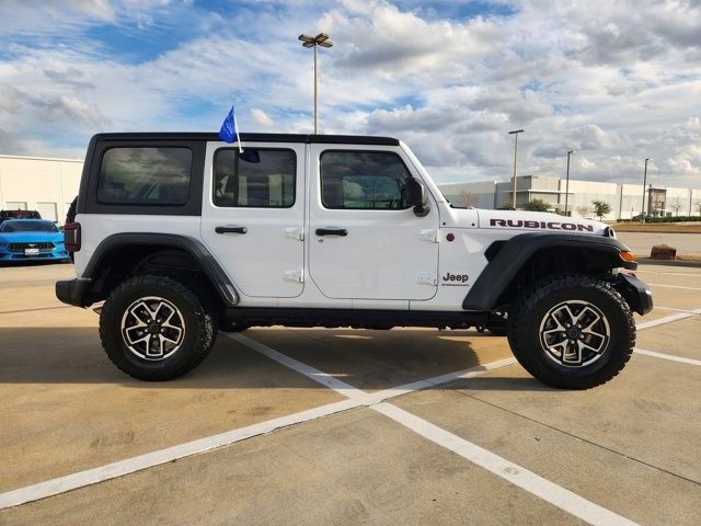 Used 2025 Jeep Wrangler Unlimited Rubicon image 2