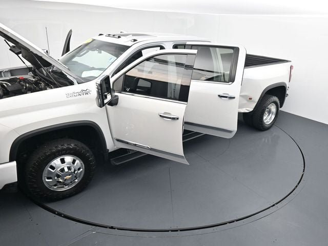 Used 2025 Chevrolet Silverado 3500 High Country w/ High Country Premium Package AWD/4WD image 40
