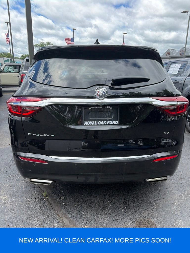 Used 2020 Buick Enclave Essence w/ Sport Touring Edition FWD image 3