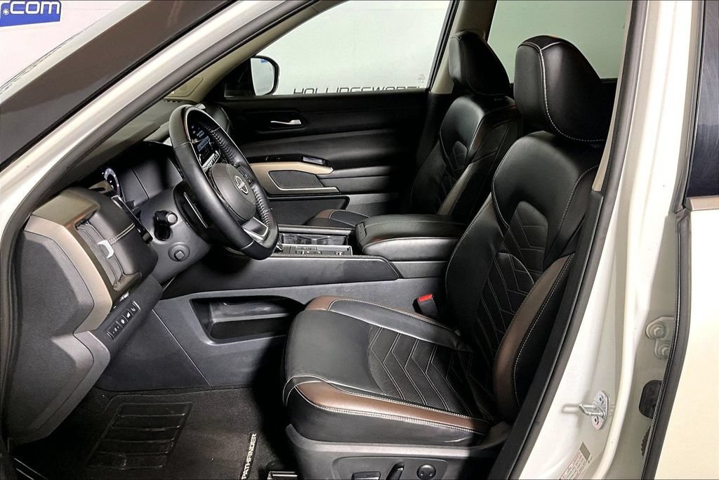 Used 2023 Nissan Pathfinder Platinum w/ Lighting Package (N93) FWD image 20
