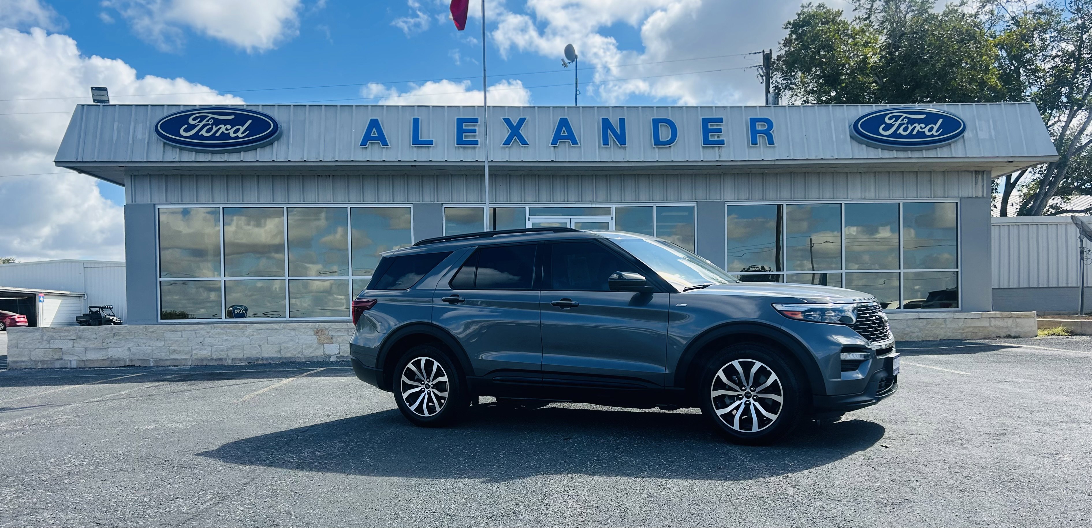 Certified 2022 Ford Explorer ST-Line w/ Class IV Trailer Tow Package