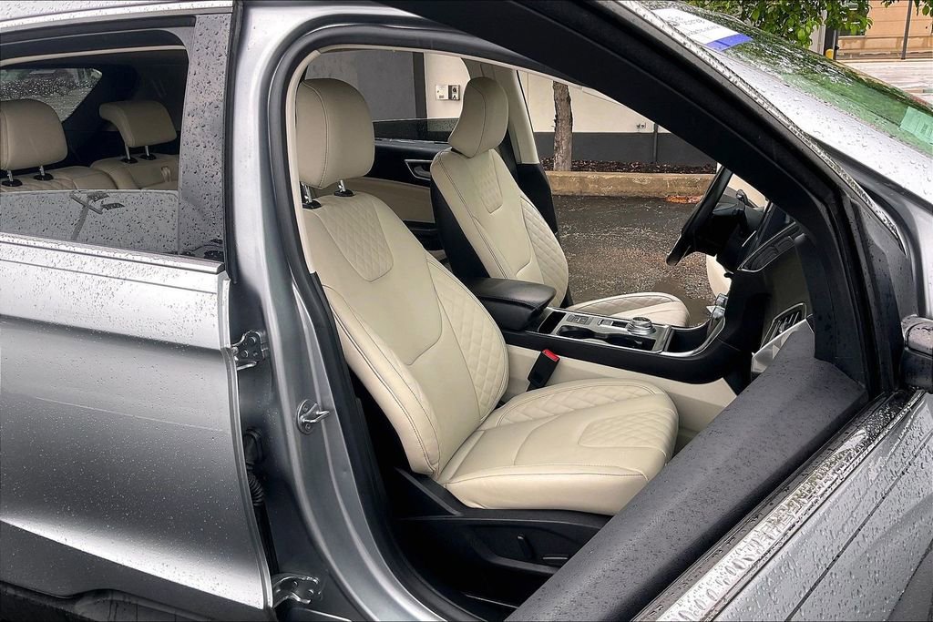 Certified 2023 Ford Edge Titanium AWD/4WD image 6