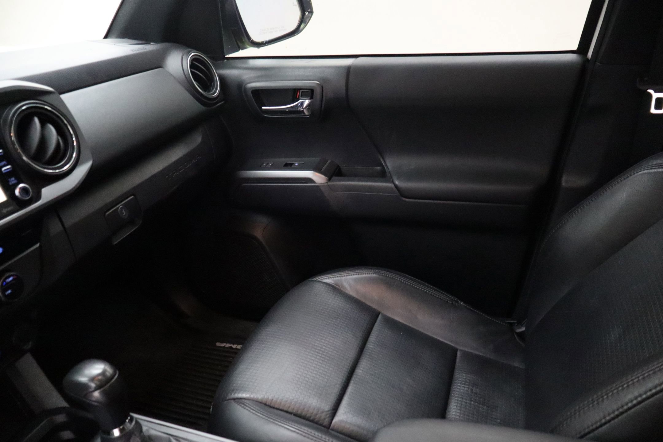 Used 2020 Toyota Tacoma TRD Off-Road w/ TRD Premium Off Road Package image 24