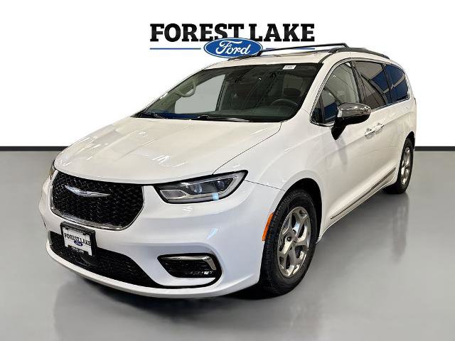 Used 2023 Chrysler Pacifica Limited FWD image 3