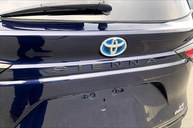 Used 2021 Toyota Sienna LE FWD image 33