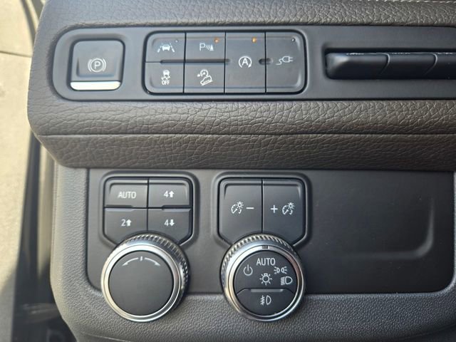 Used 2021 GMC Yukon Denali w/ Denali Premium Package AWD/4WD image 18