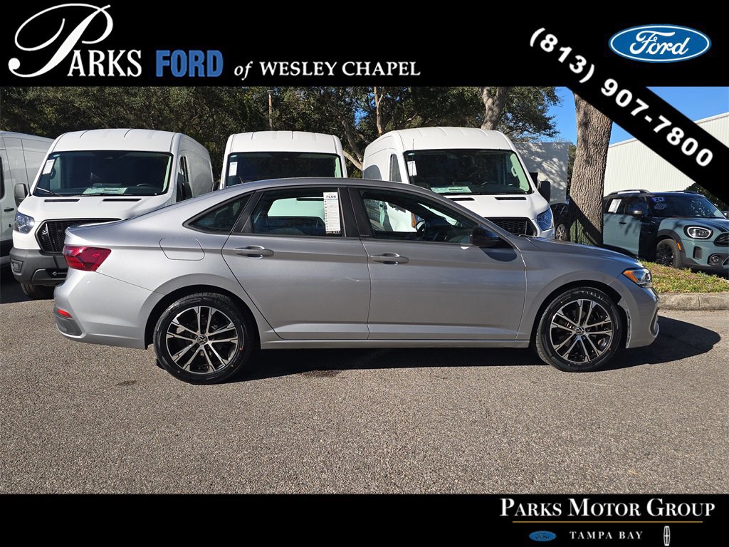 Used 2023 Volkswagen Jetta Sport image 2