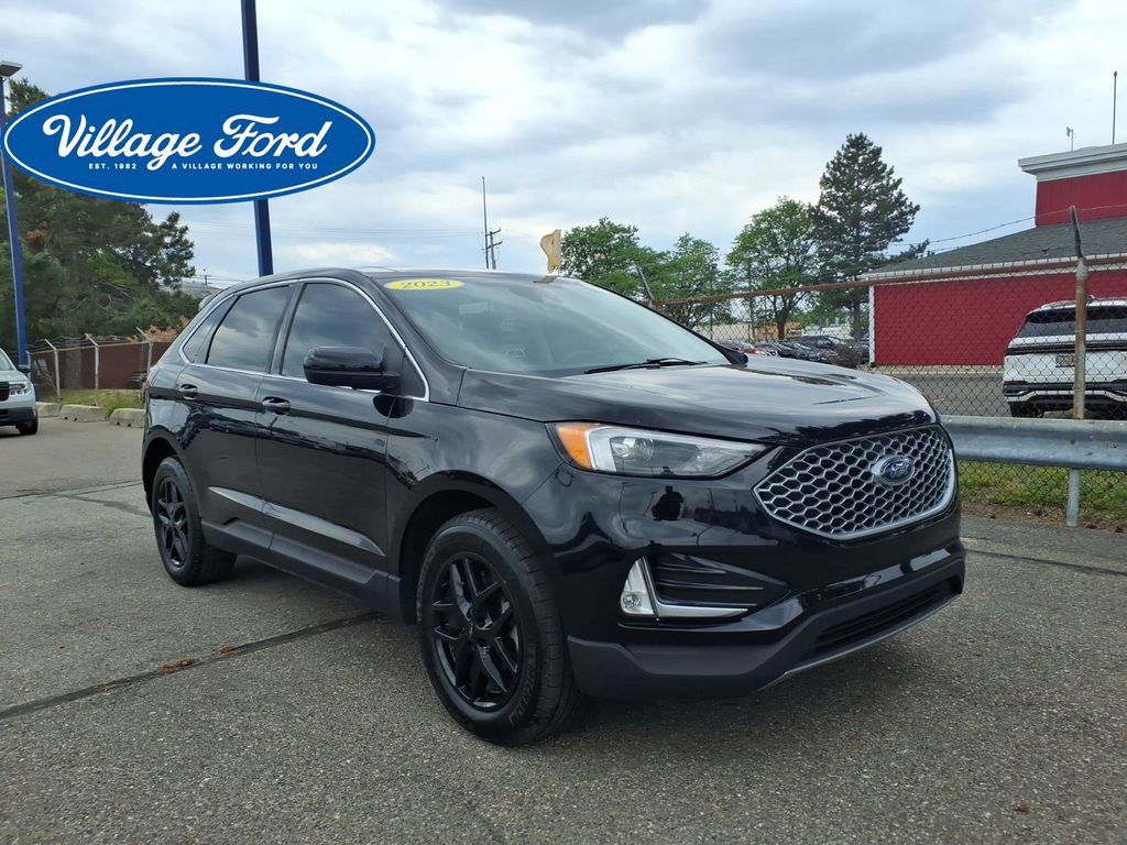 Certified 2023 Ford Edge SEL w/ Convenience Package AWD/4WD image 4