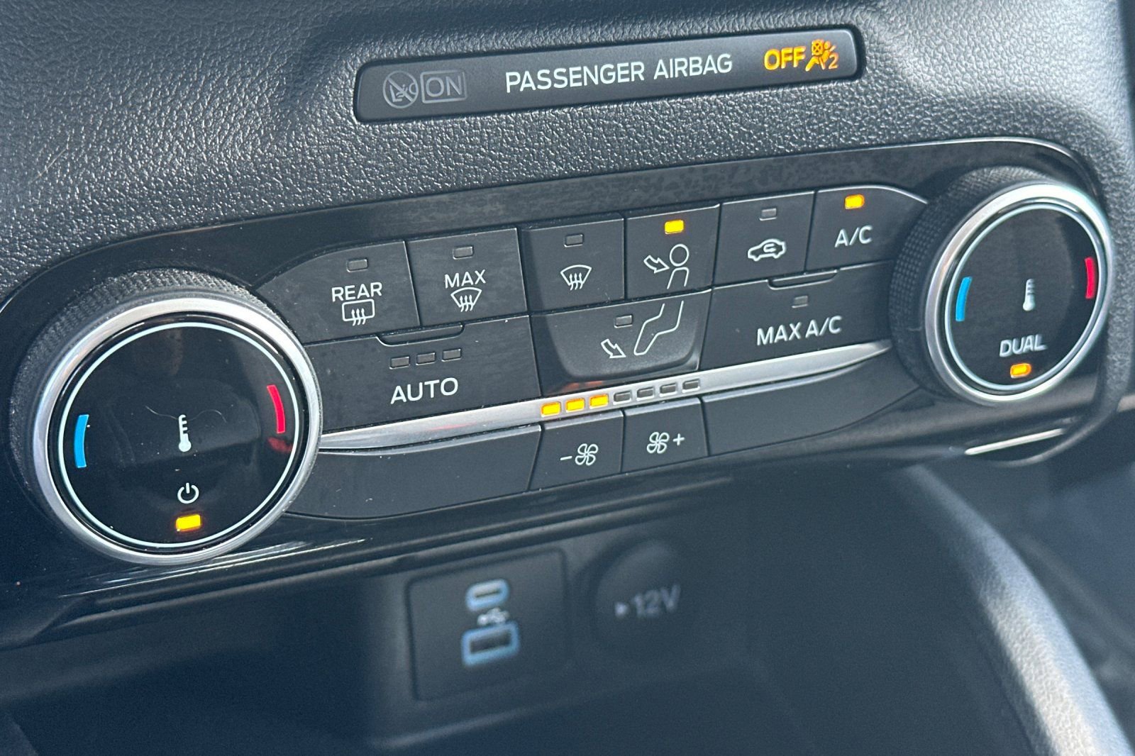 Certified 2022 Ford Escape SE w/ SE Sport Appearance Package FWD image 31