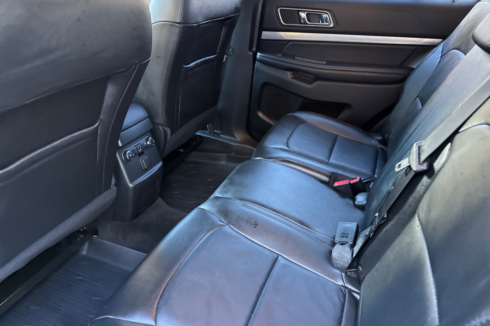 Certified 2018 Ford Explorer XLT w/ Equipment Group 202A AWD/4WD image 12