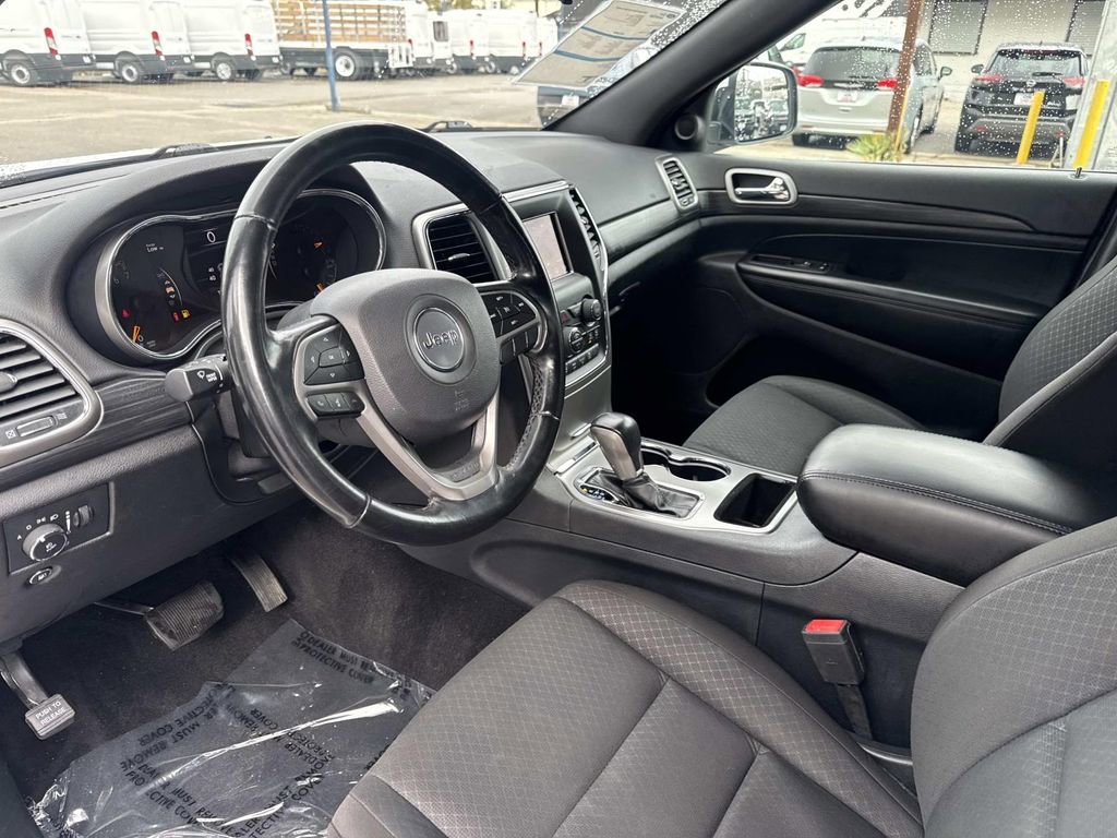 Used 2020 Jeep Grand Cherokee Laredo image 16