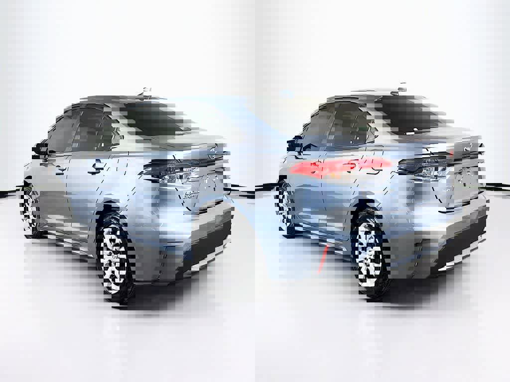 Used 2021 Toyota Corolla LE image 4