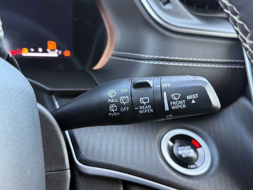 Used 2025 Jeep Grand Cherokee Altitude image 21