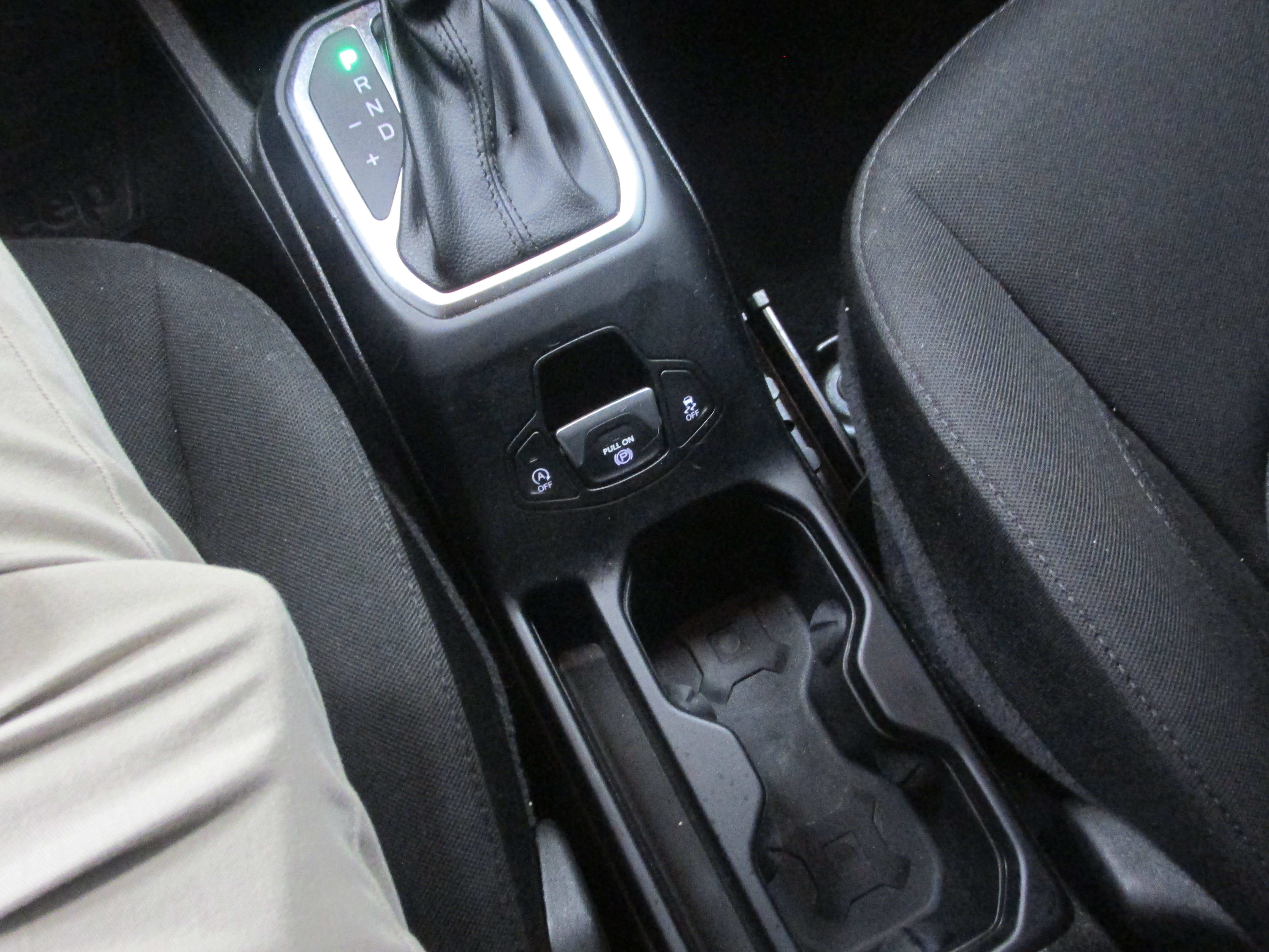 Used 2023 Jeep Renegade Latitude AWD/4WD image 36