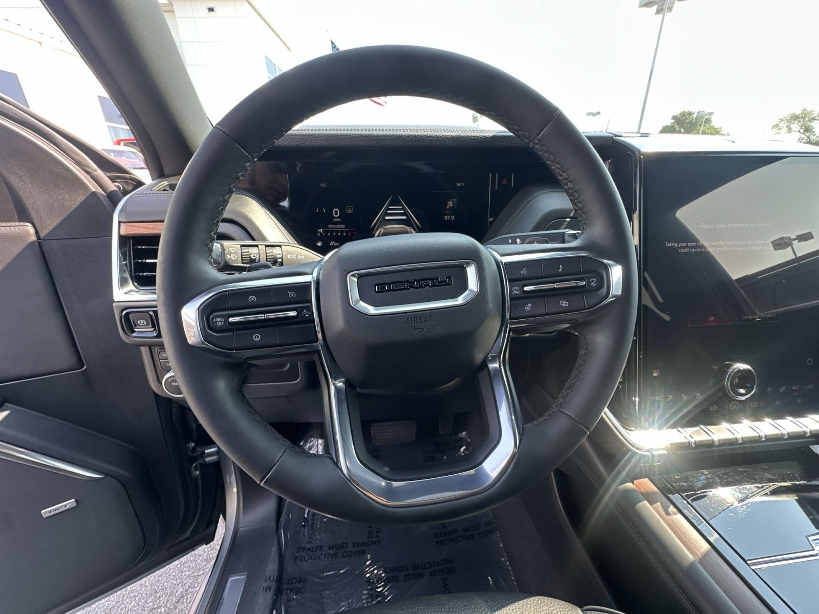 Used 2025 GMC Yukon XL Denali AWD/4WD image 24