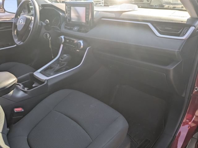 Used 2021 Toyota RAV4 LE FWD image 25