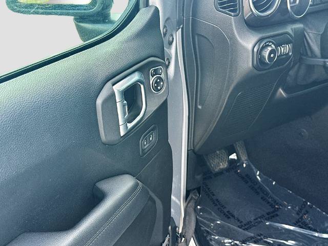 Used 2019 Jeep Wrangler Unlimited Sahara AWD/4WD image 16
