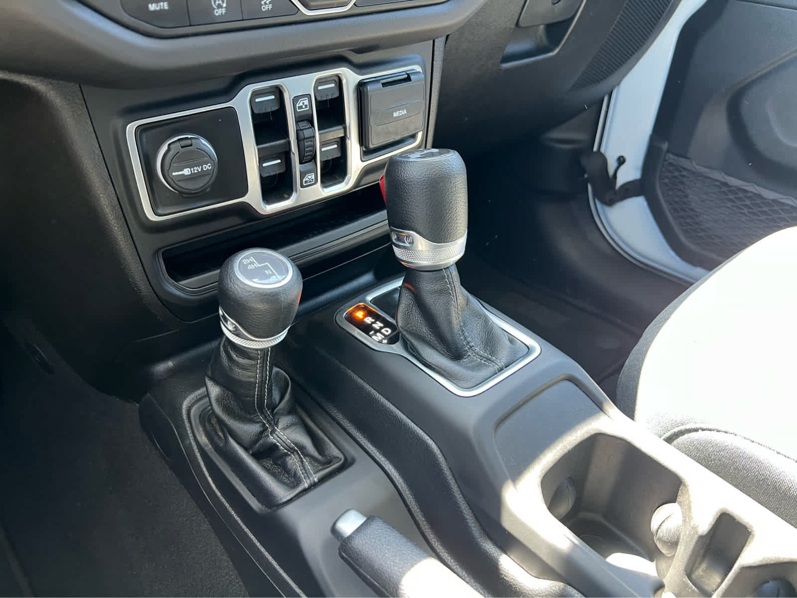 Used 2025 Jeep Wrangler Unlimited Sahara AWD/4WD image 37