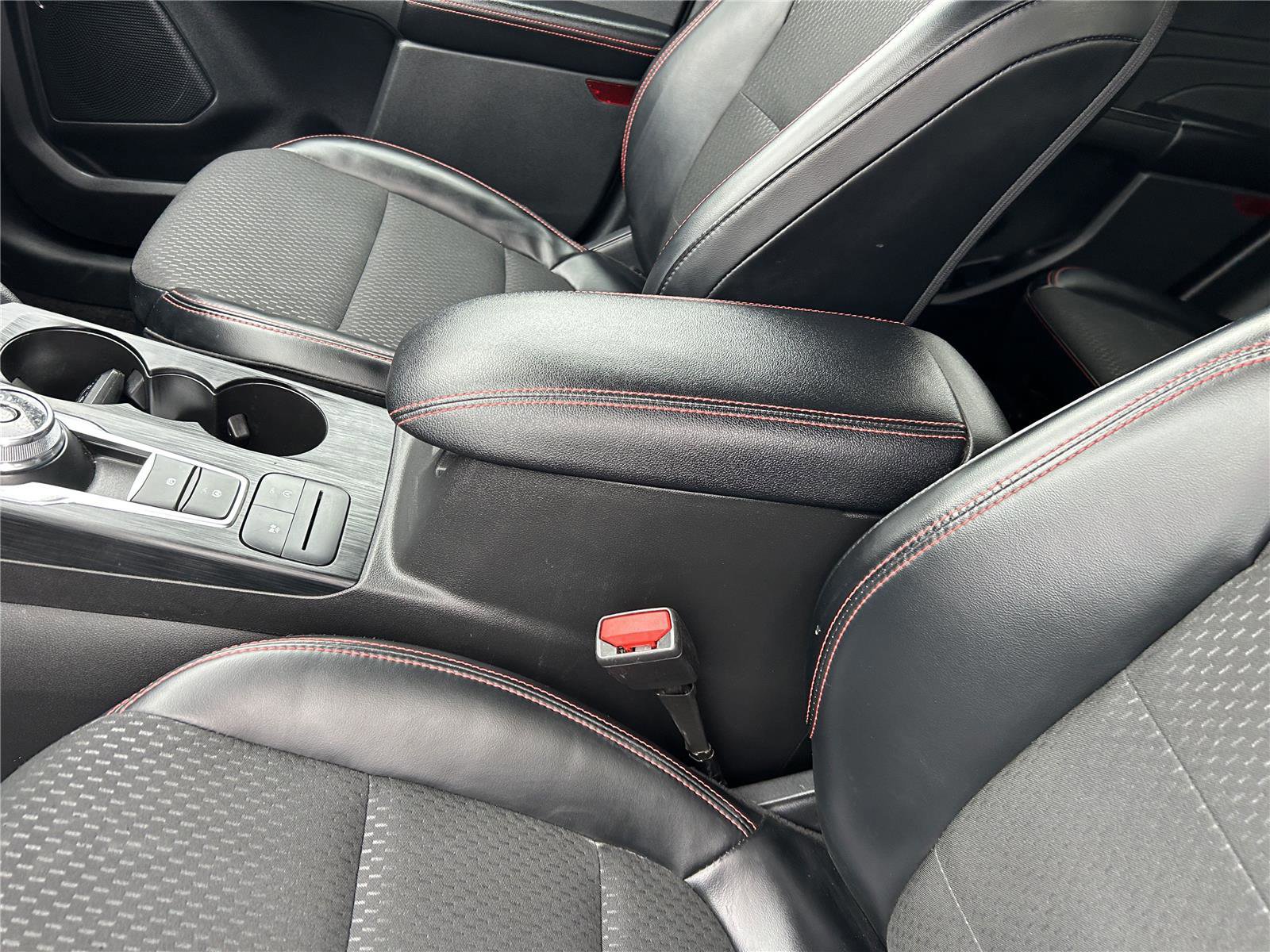 Certified 2025 Ford Escape ST-Line image 17