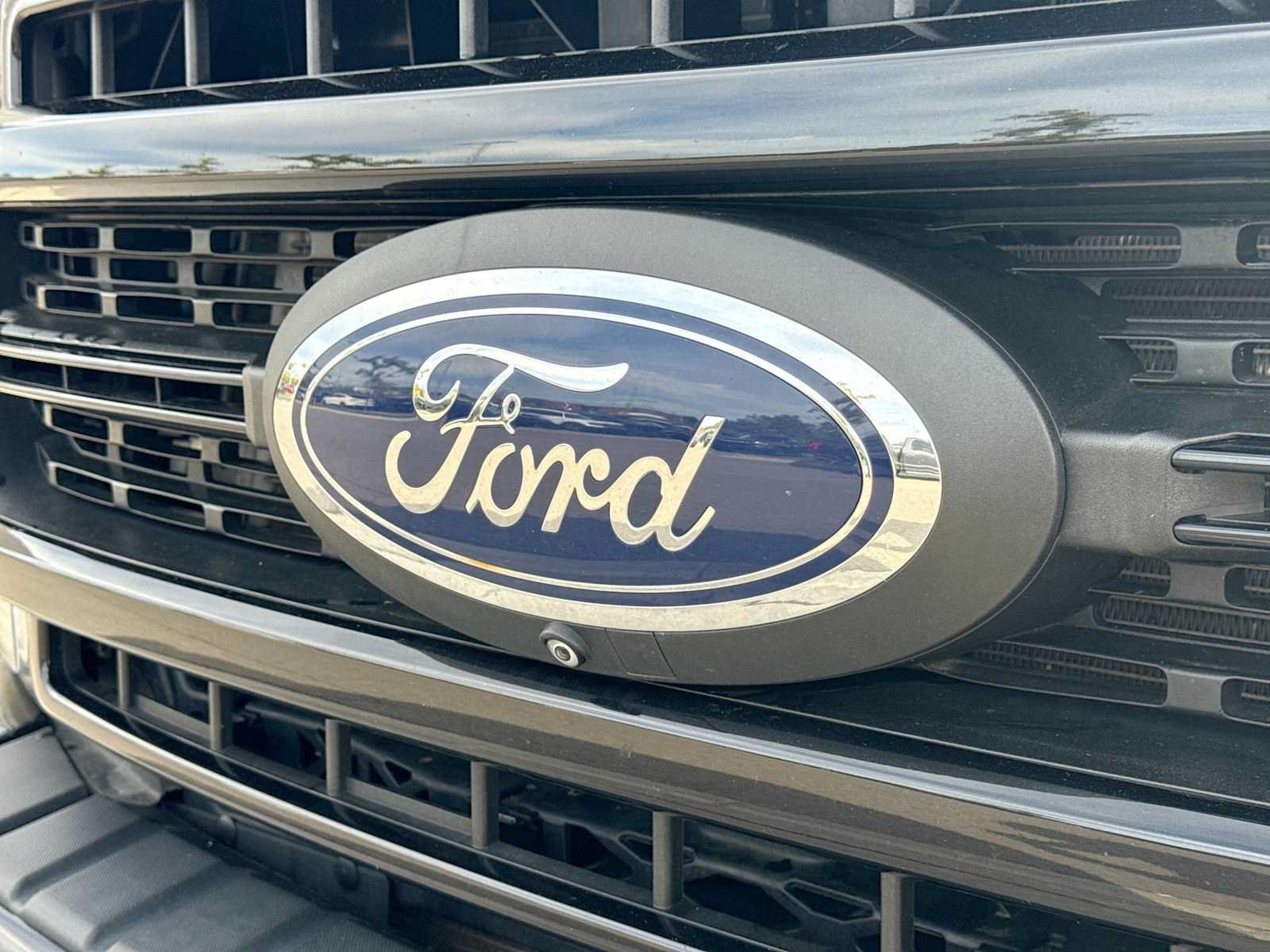 Certified 2022 Ford F350 Lariat w/ Tremor Off-Road Package AWD/4WD image 11
