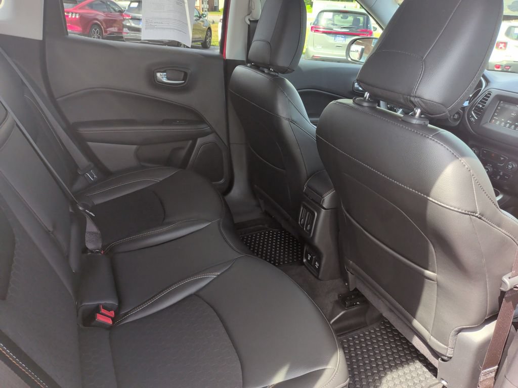 Used 2019 Jeep Compass Latitude w/ Popular Equipment Group AWD/4WD image 17