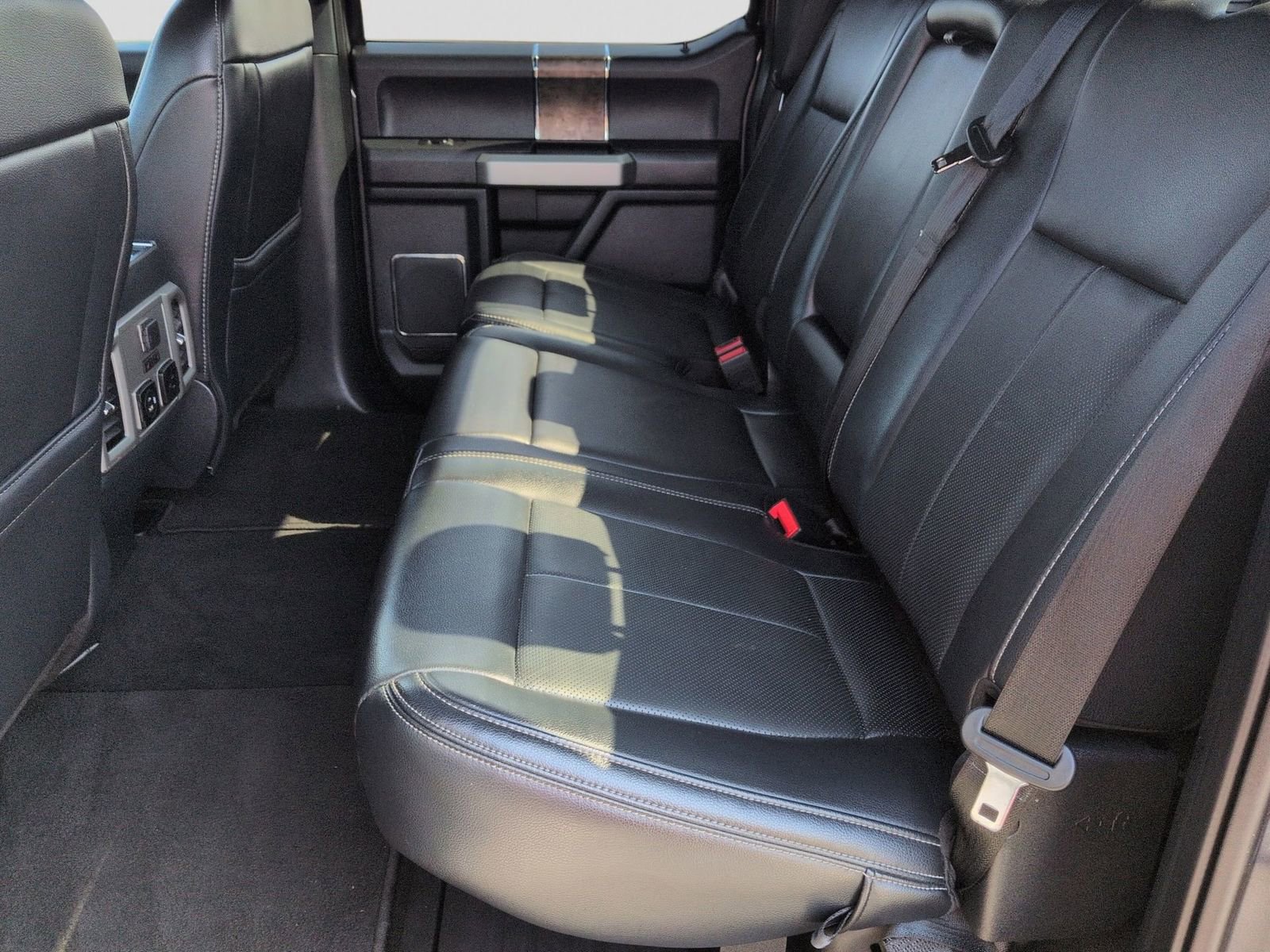 Certified 2022 Ford F250 Lariat w/ Black Appearance Package image 24