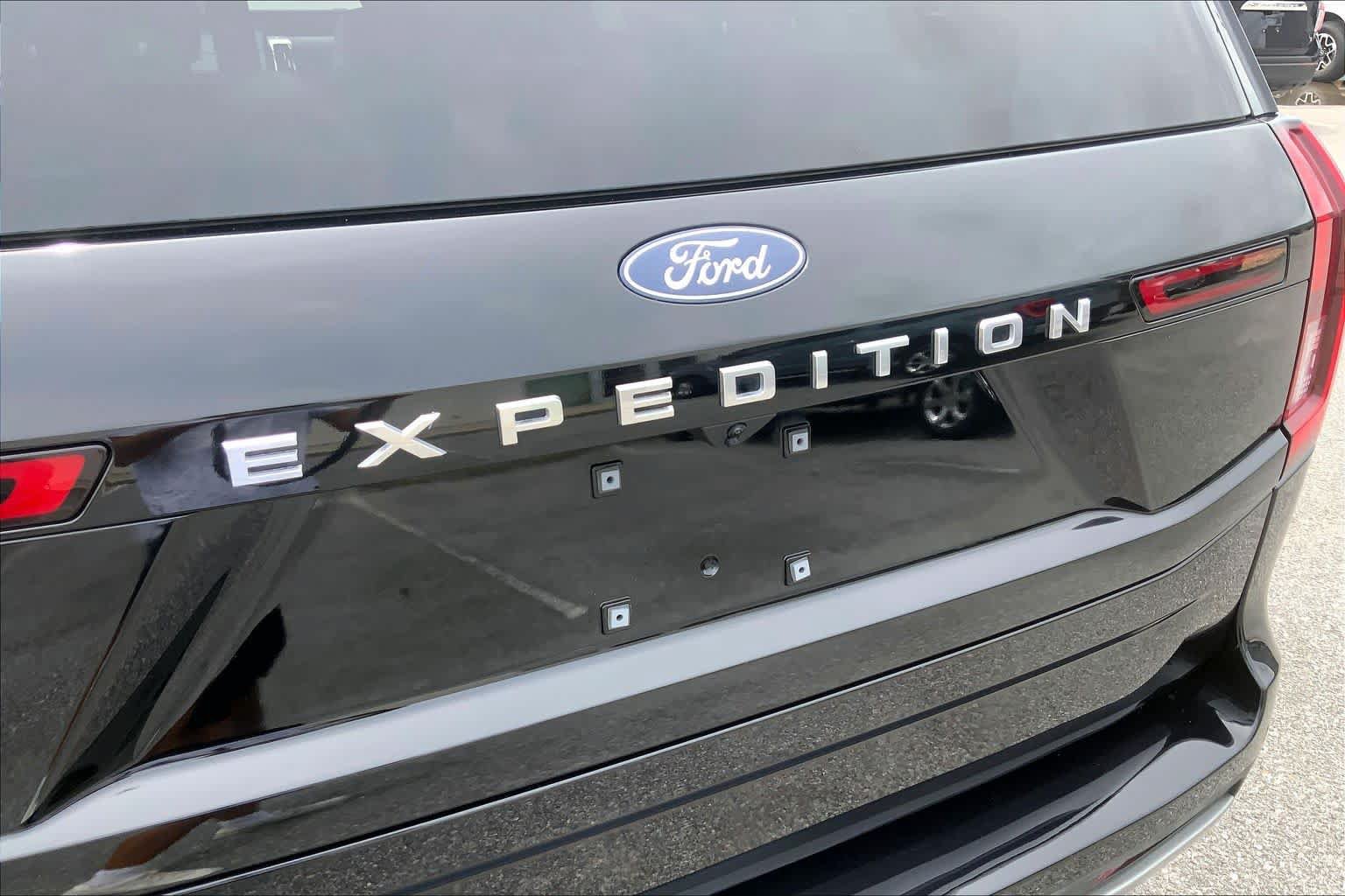 Certified 2025 Ford Expedition Platinum w/ Driver's Package AWD/4WD image 31