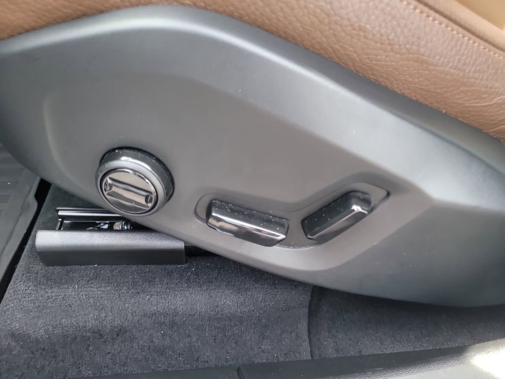 Used 2024 Volvo XC60 B5 Plus w/ Protection Package Premier AWD/4WD image 18
