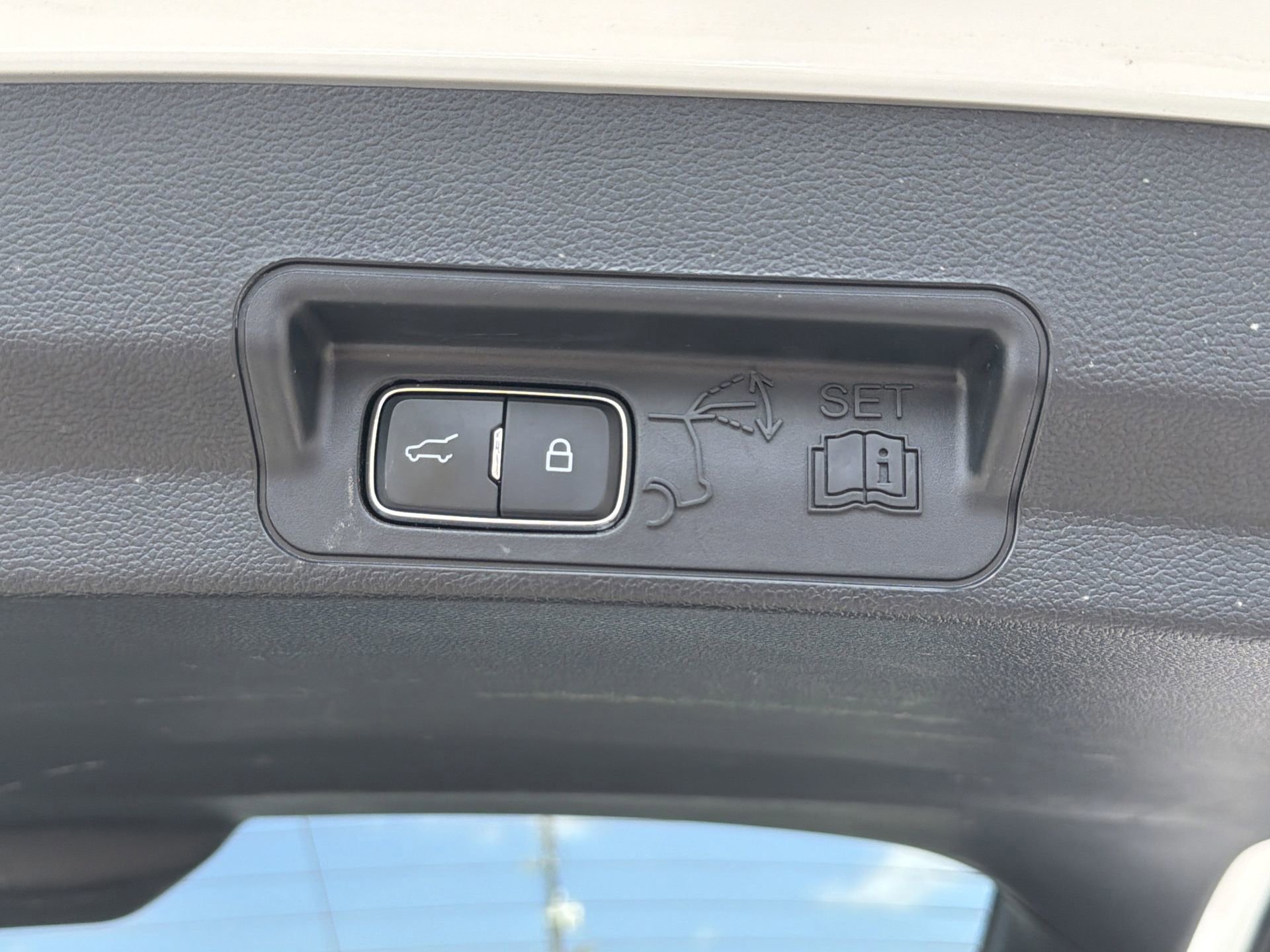 Certified 2023 Ford Explorer Limited image 30