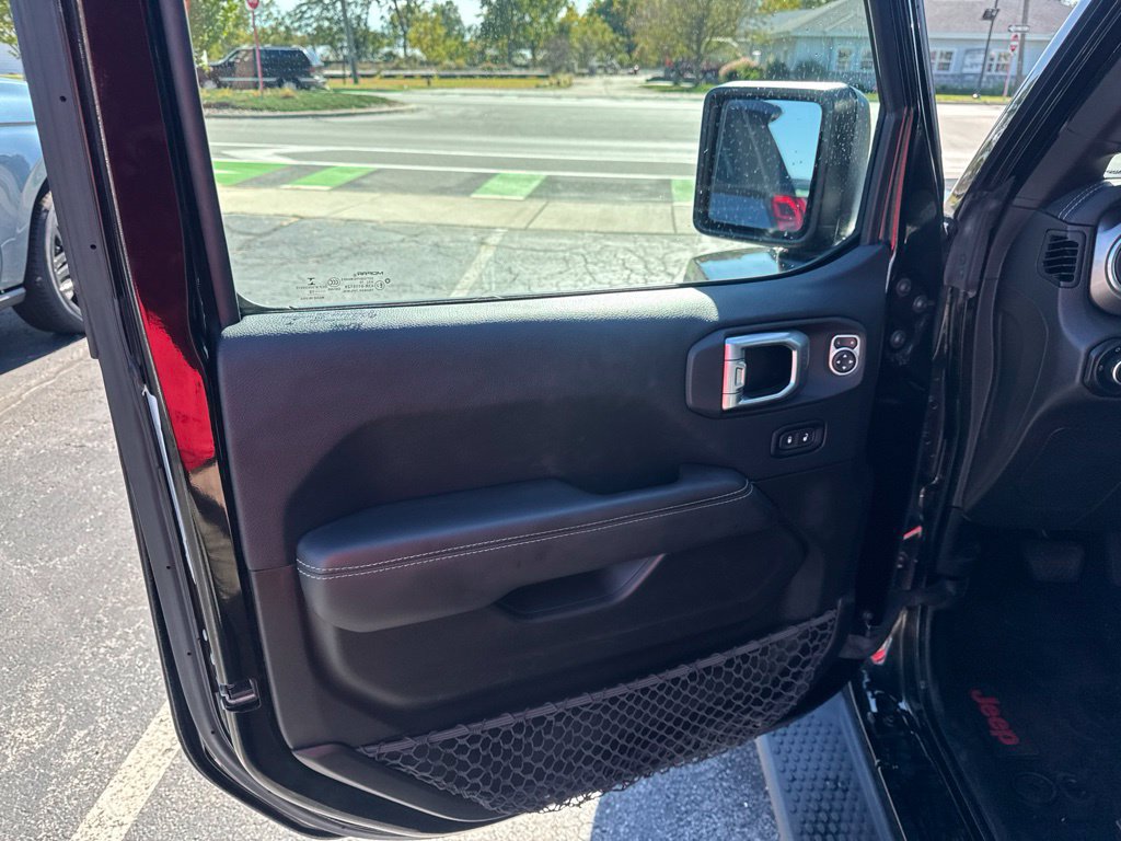 Used 2019 Jeep Wrangler Unlimited Sahara w/ Uconnect 4C Nav & Sound Group AWD/4WD image 13