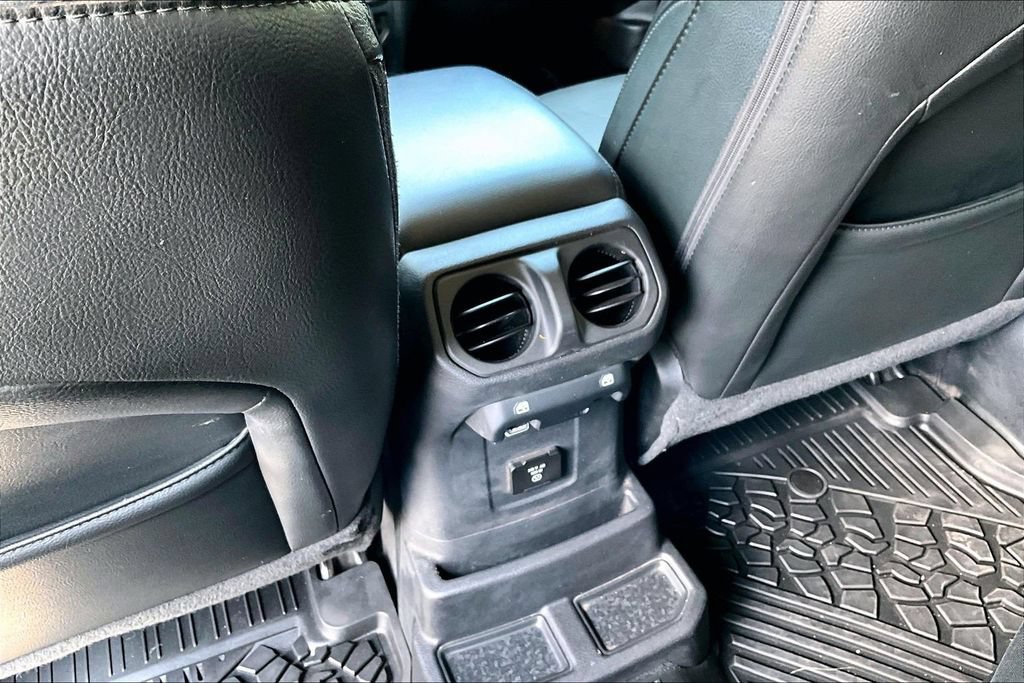 Used 2022 Jeep Wrangler Unlimited Sahara AWD/4WD image 25