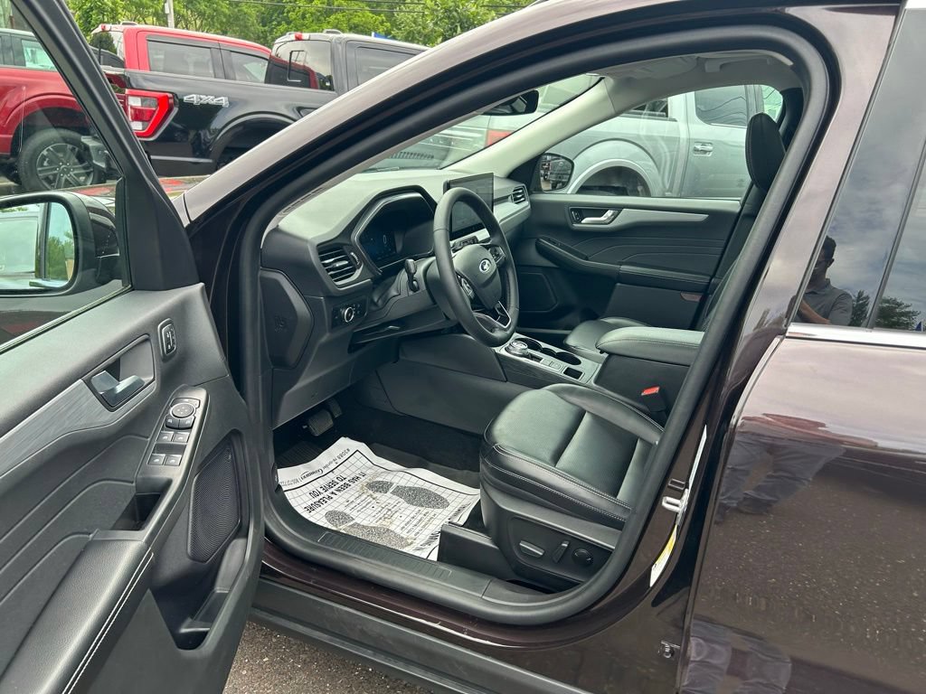 Certified 2023 Ford Escape Platinum AWD/4WD image 13