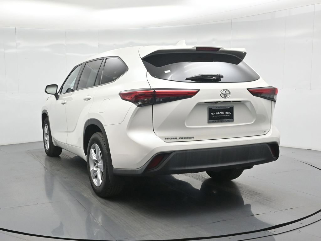 Used 2021 Toyota Highlander LE image 19