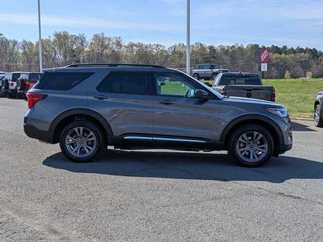 Certified 2025 Ford Explorer Active w/ Active Comfort Package AWD/4WD image 3