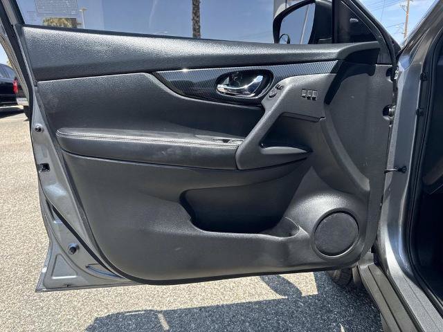Used 2017 Nissan Rogue SL w/ SL Premium Package FWD image 18
