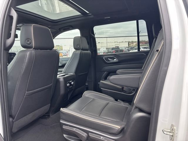 Used 2023 GMC Yukon XL SLT w/ SLT Premium Package image 13