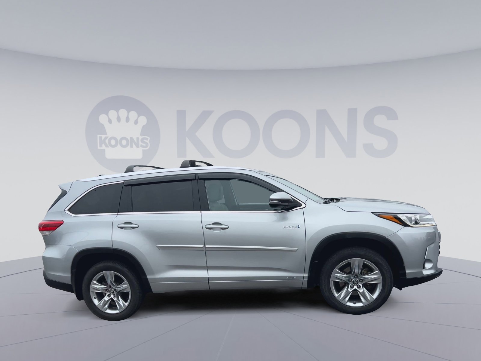 Used 2019 Toyota Highlander Limited AWD/4WD image 2