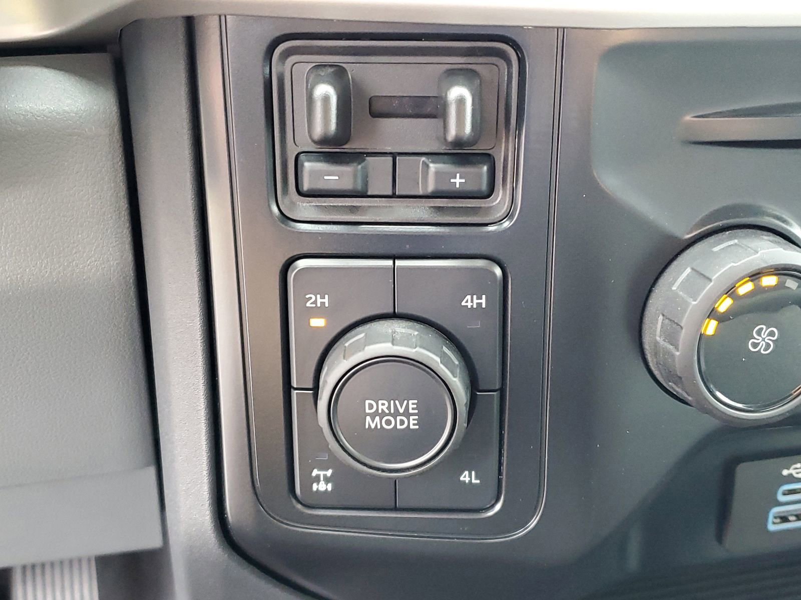 Certified 2025 Ford F350 XLT w/ FX4 Off-Road Package AWD/4WD image 24